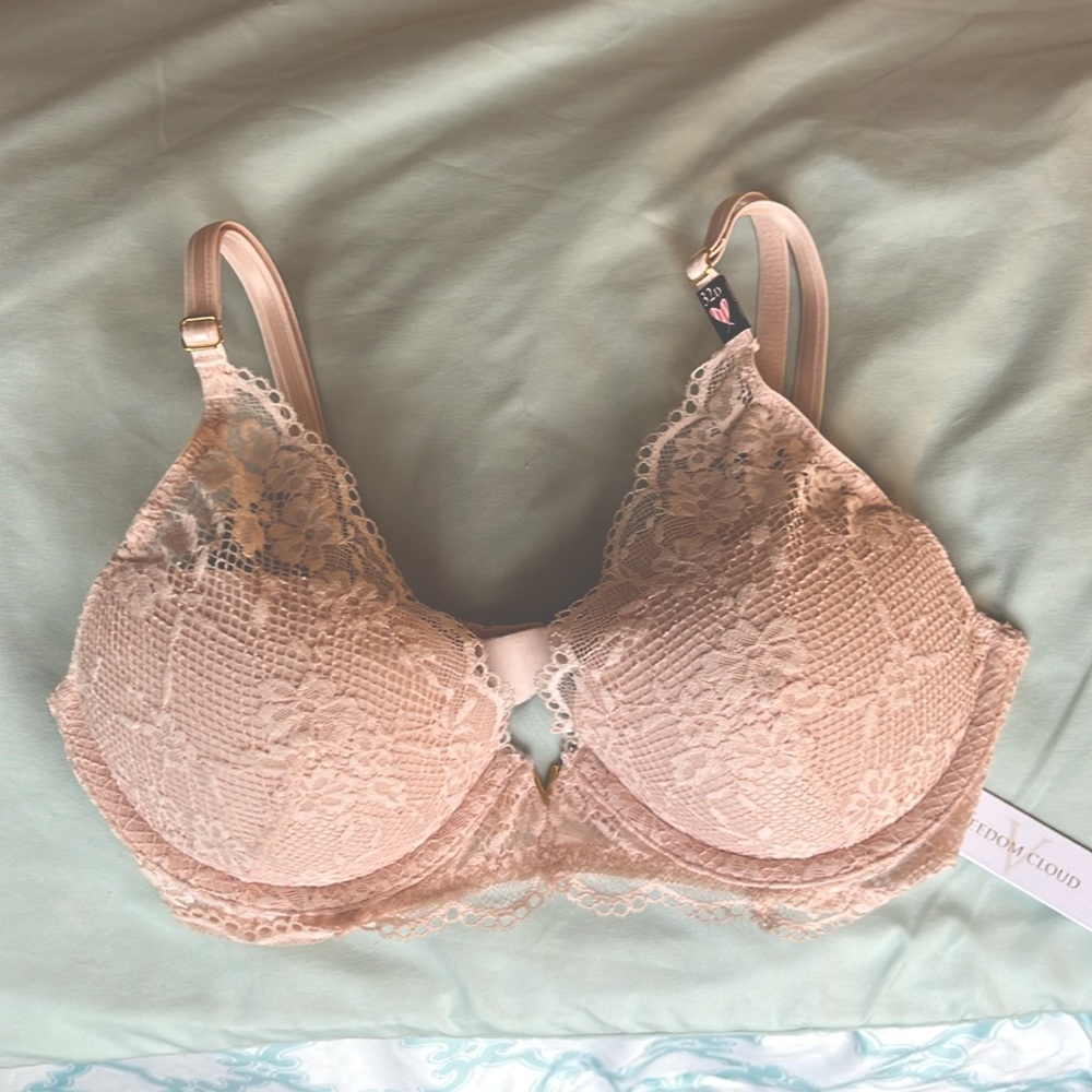 Victoria's Secret Freedom Cloud lace pushup~ brand new